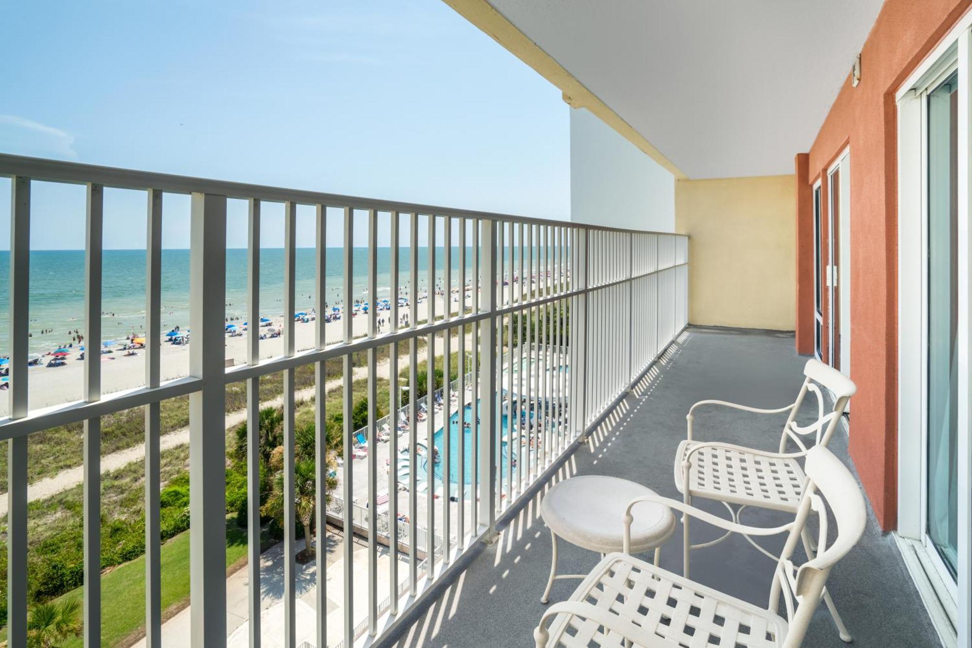 Premier Suite mit 3 Kingsize-Betten am Meer