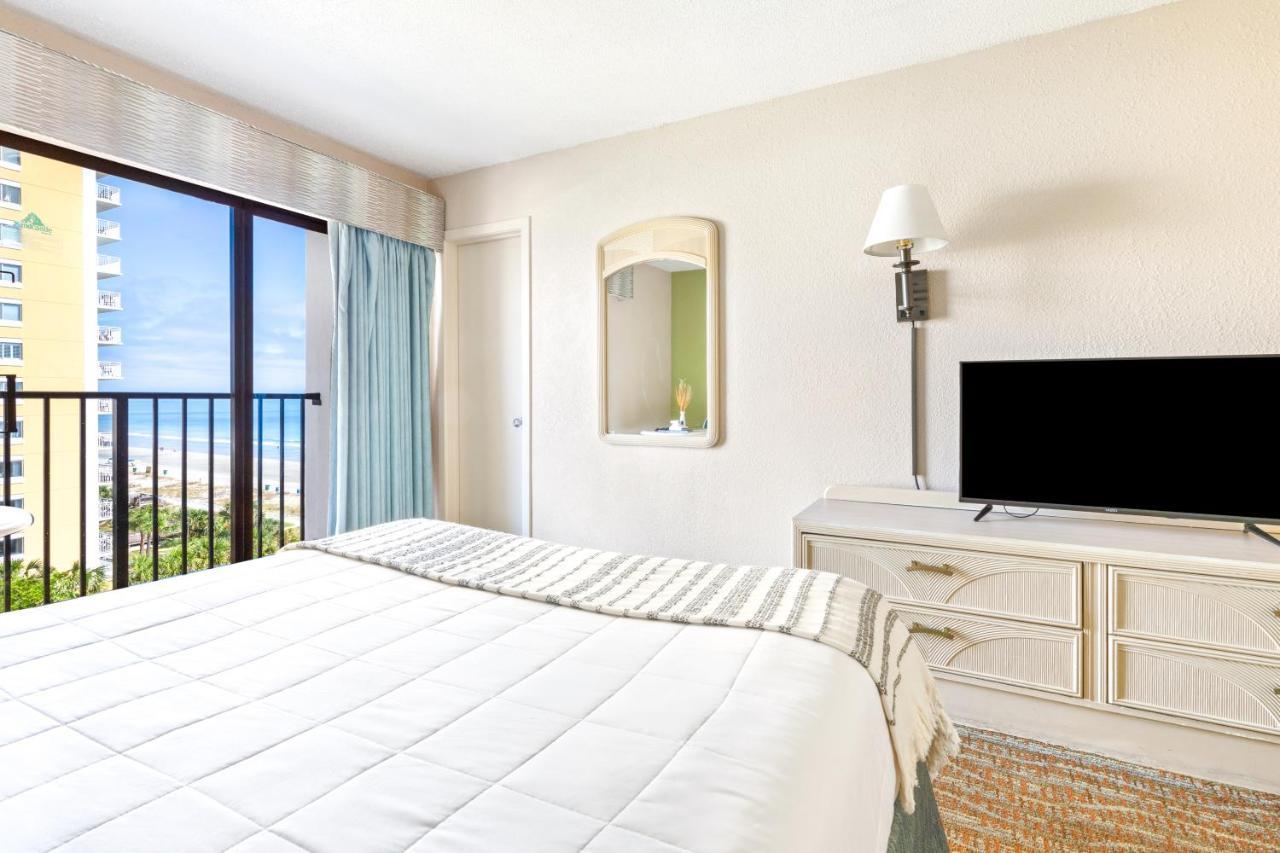 Zimmer mit 2 Queensize-Betten und eingeschränktem Meerblick