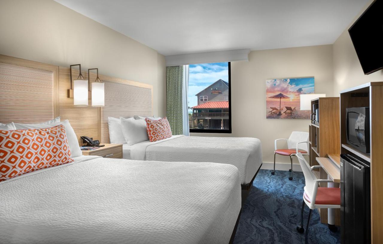 Standard Queen Room Partial Ocean View