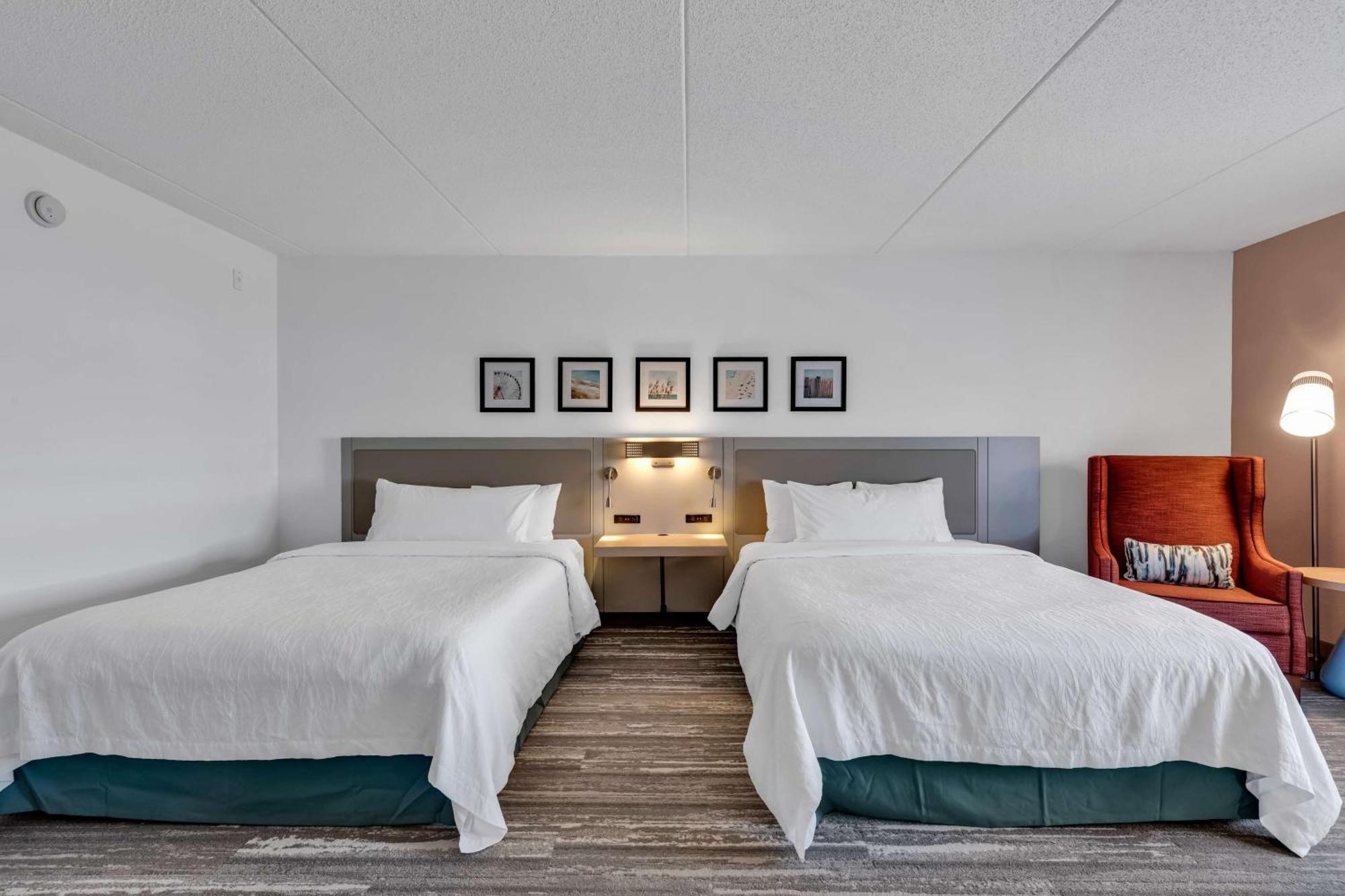 Queen Room with Two Queen Beds and Accessible Tub - Mobility Access,1574702945:JPEG