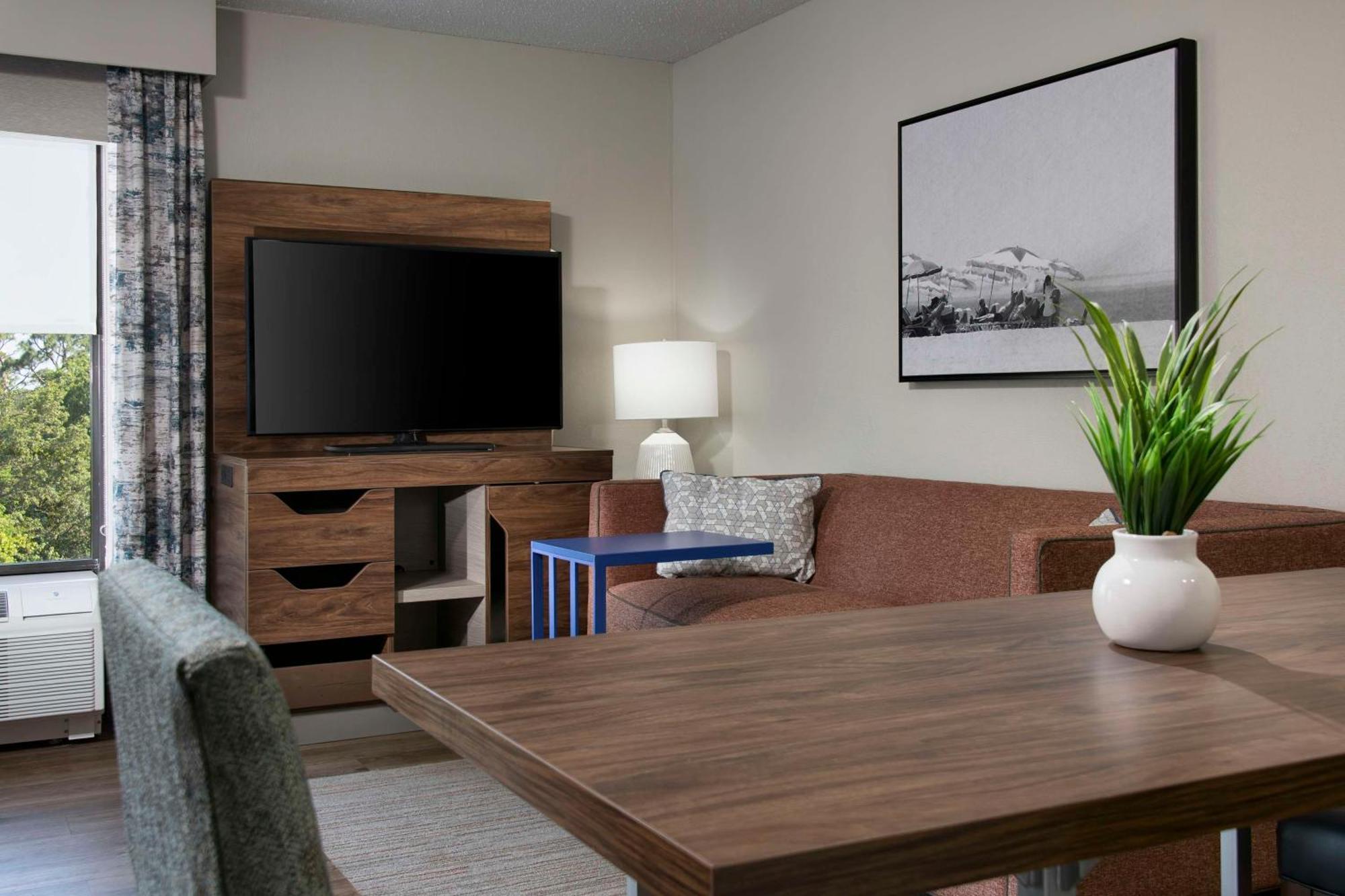 Junior King Suite with Sofa Bed - Non-Smoking,1602956887:JPEG