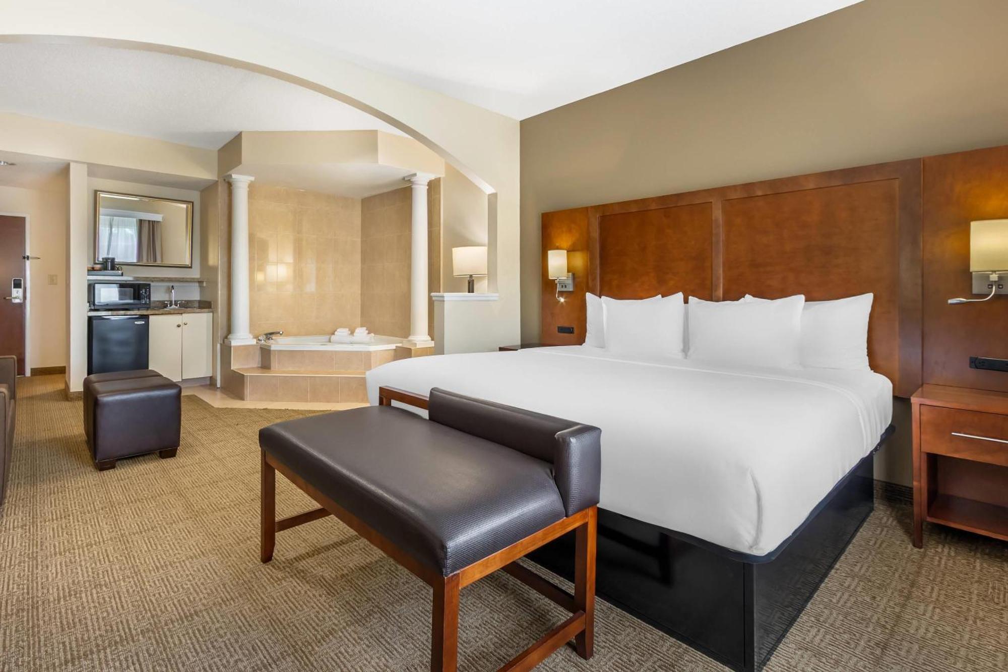 King Suite with Spa Bath - Non-Smoking,1675812272:JPEG