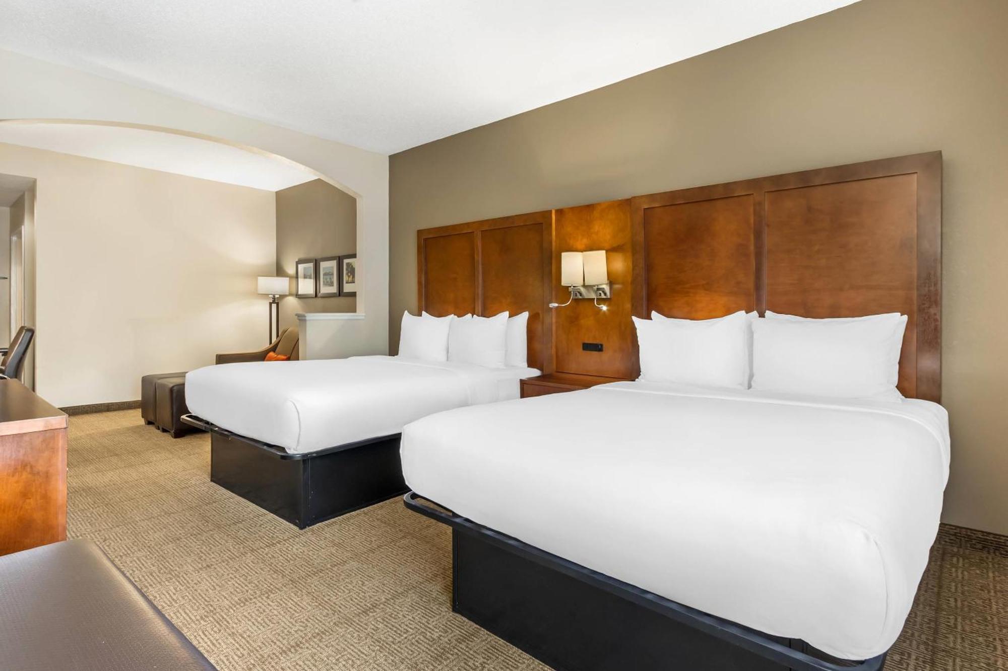 Queen Suite with Two Queen Beds and Sofa Bed - Non-Smoking,1675812248:JPEG