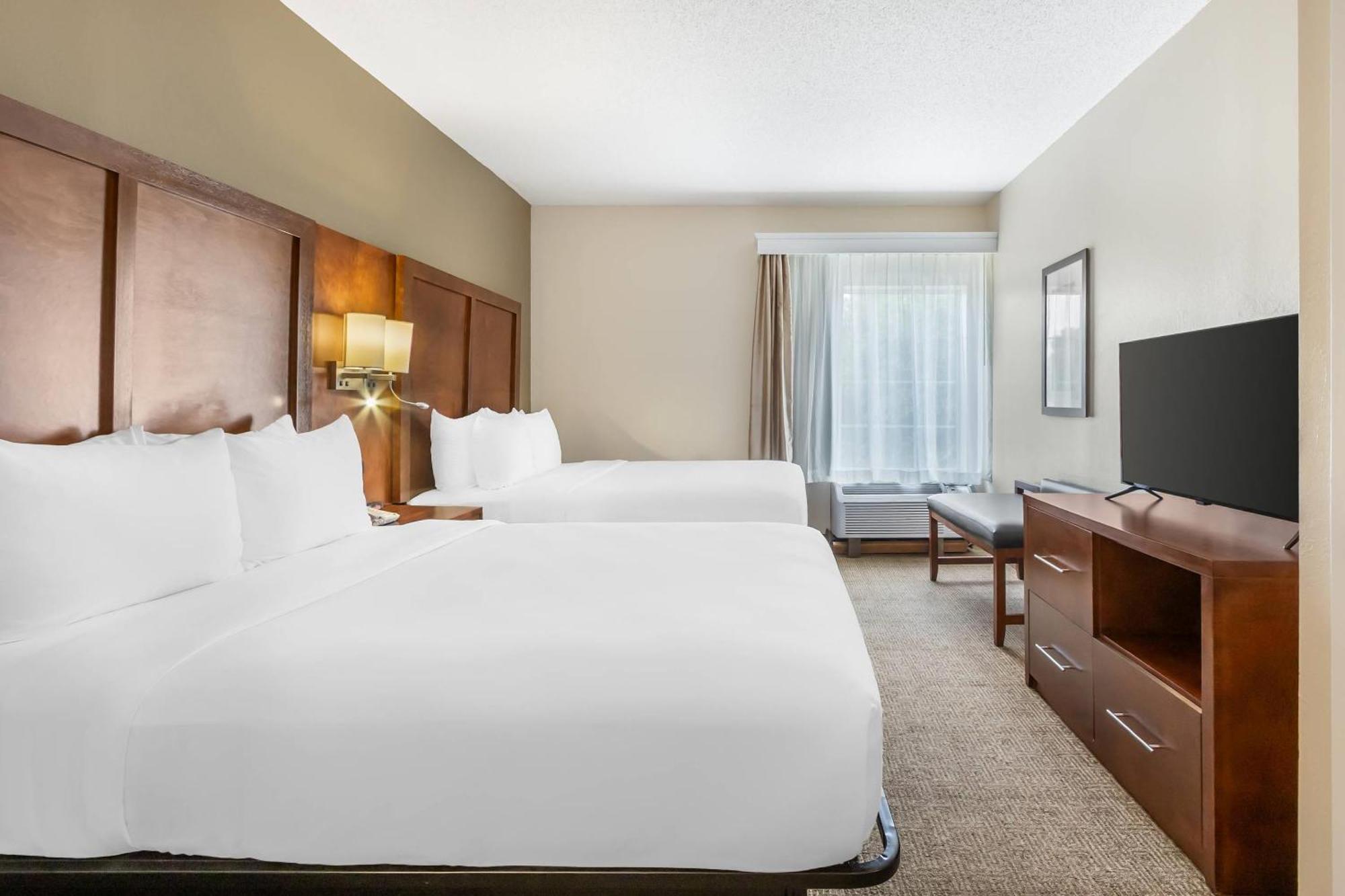 Queen Suite Two Queen Beds Sofa Bed Non-Smoking