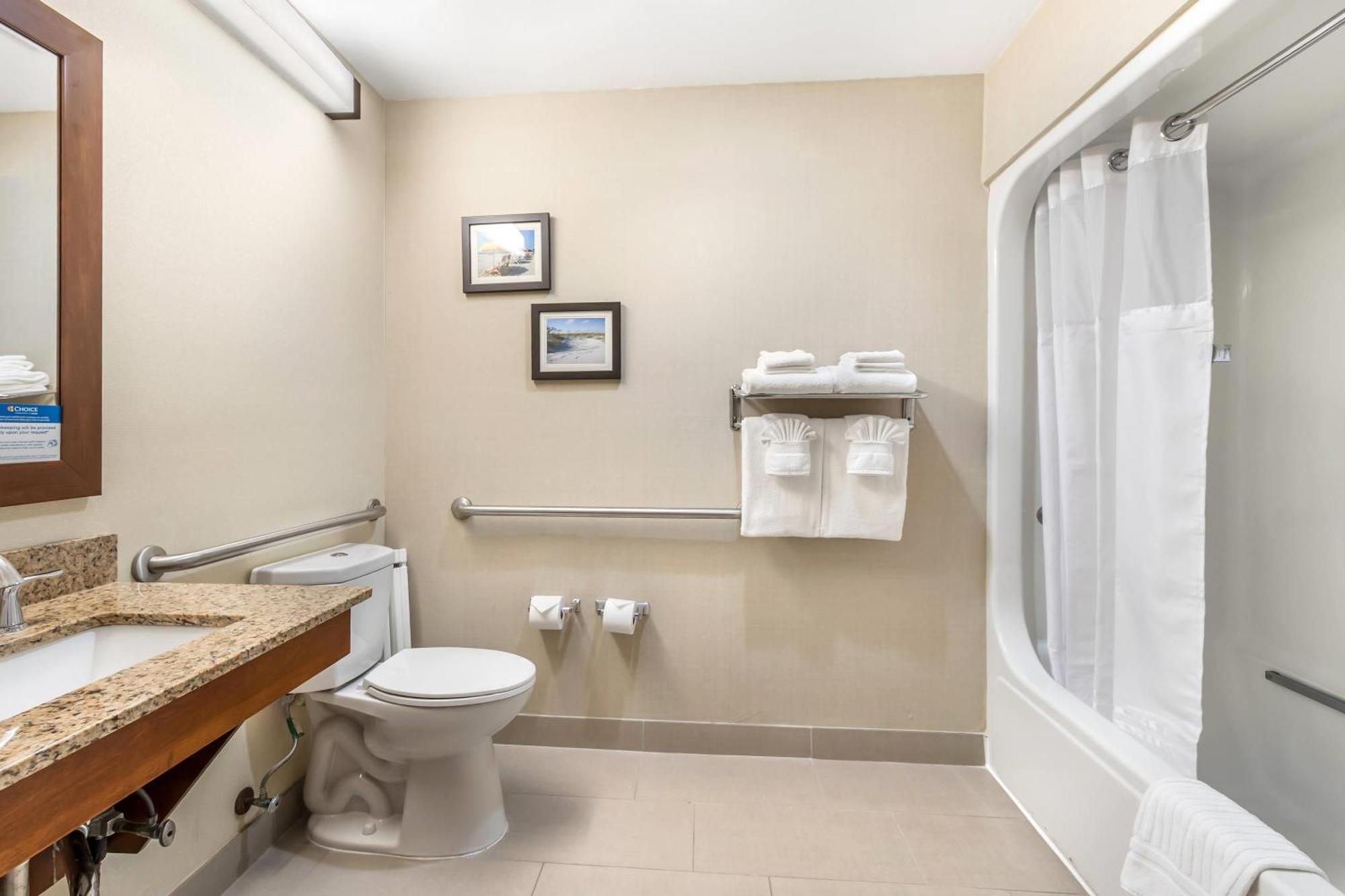 Queen Suite Disability Access or Non-Smoking