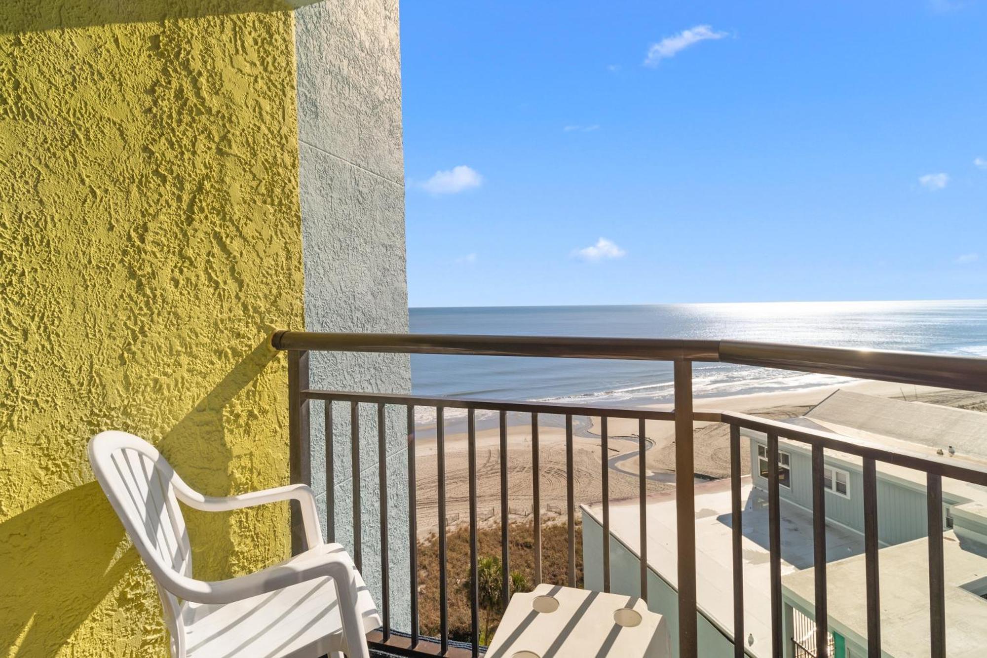 Suite mit Kingsize-Bett mit seitlichem Meerblick