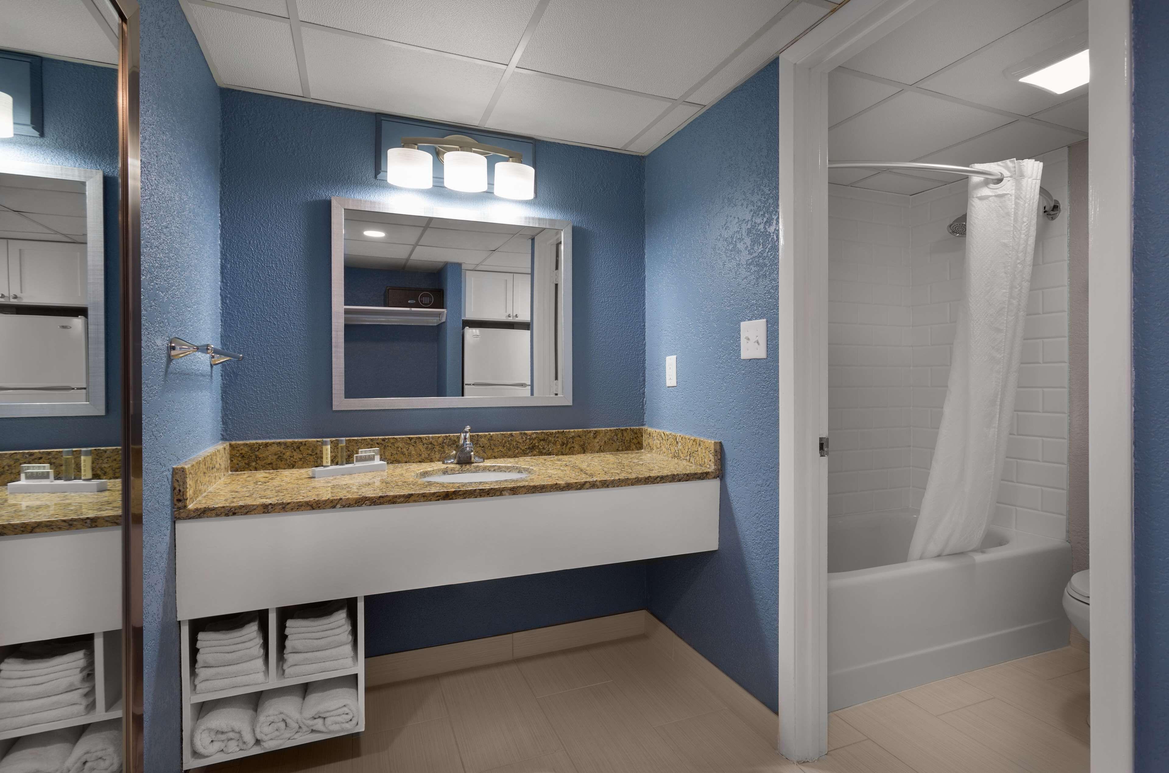 Queen Room Two Queen Beds Balcony Partial Ocean View or Non-Smoking