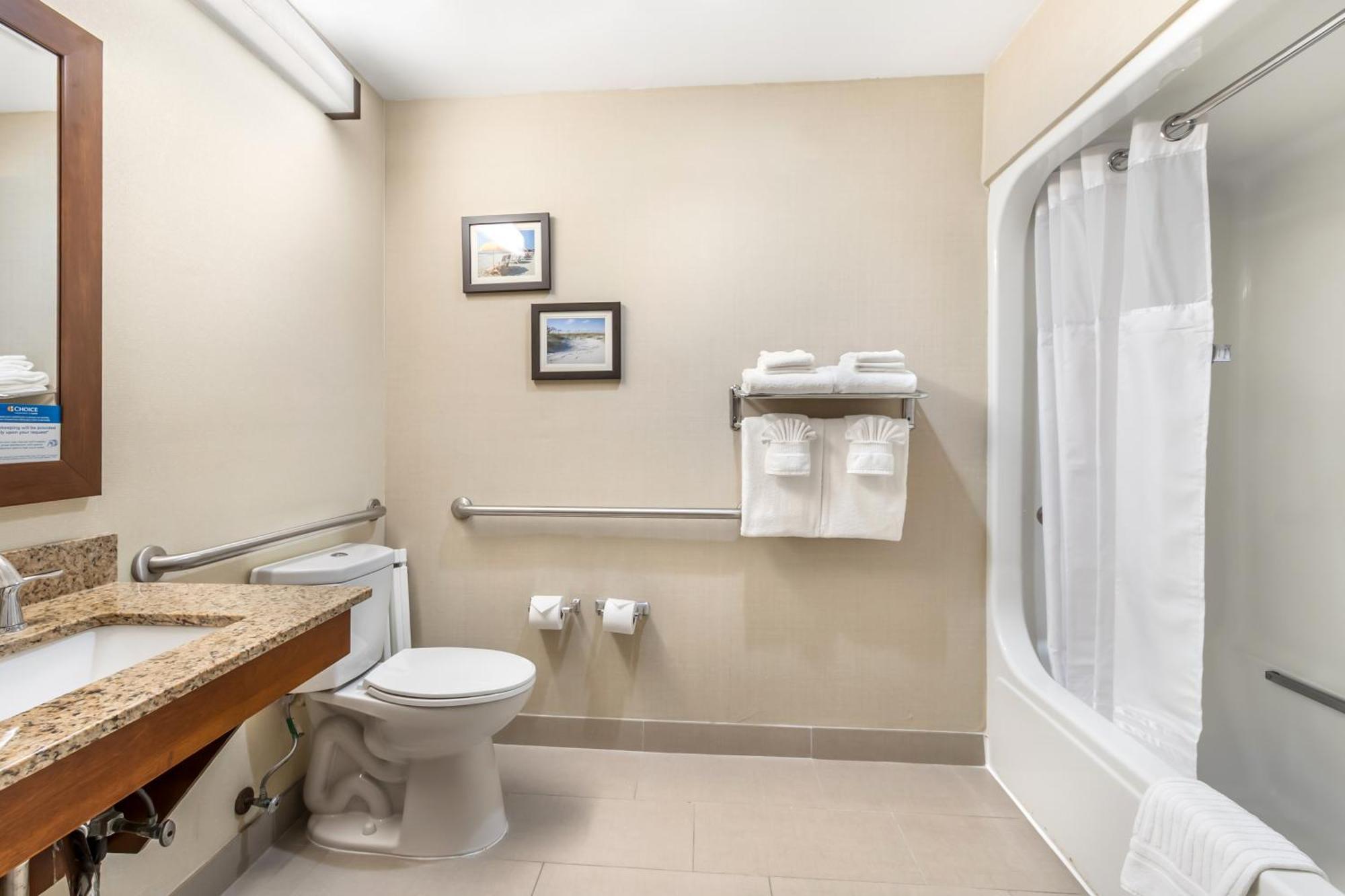 Queen Room Roll Shower Accessible or Non Smoking