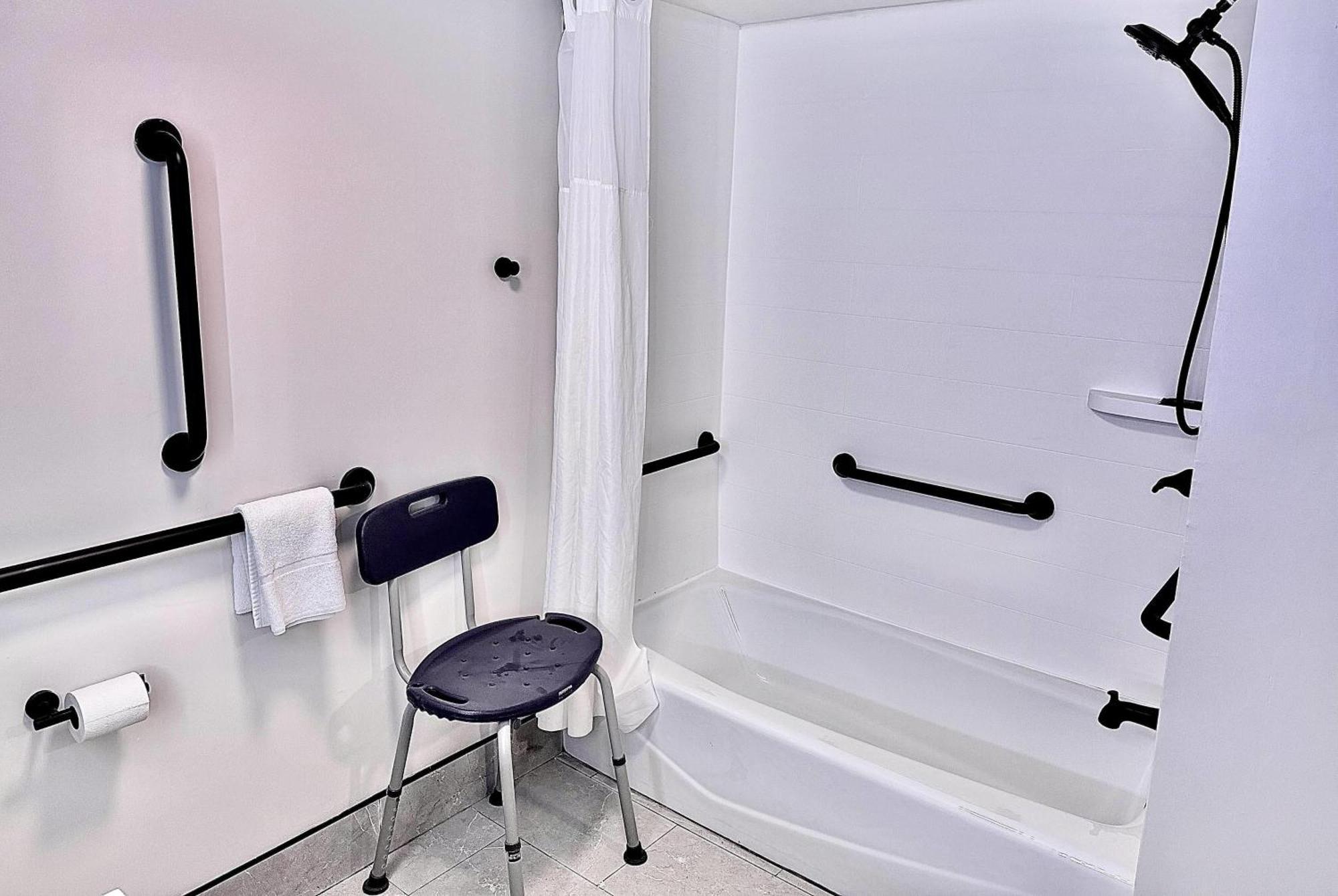 Queen Room - Mobility/Hearing Accessible with Bathtub with Grab Bars/Non-Smoking,1756540267:JPEG