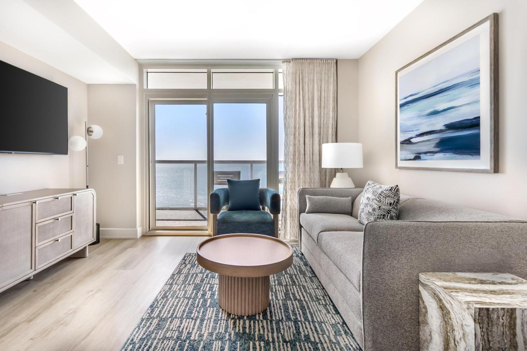 One-Bedroom Oceanfront King Suite with Roll-In Shower - Mobility Access