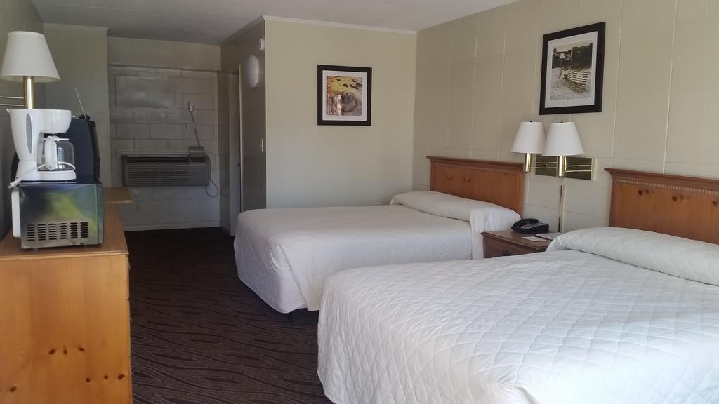 Queen Room Pool View