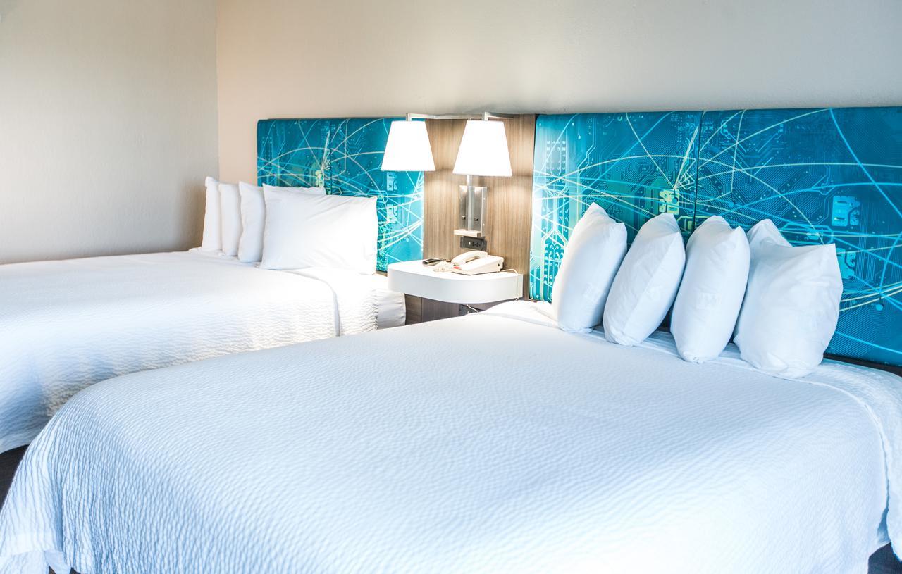 Queen Room Two Queen Beds Partial Ocean View Non-Smoking