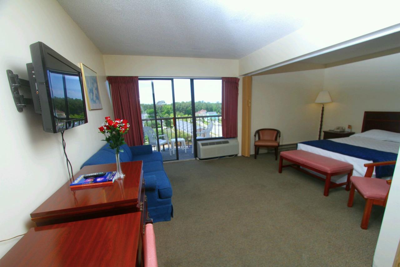 Studio Efficiency Blvd View 1 Queen 1 Sleeper Sofa T7