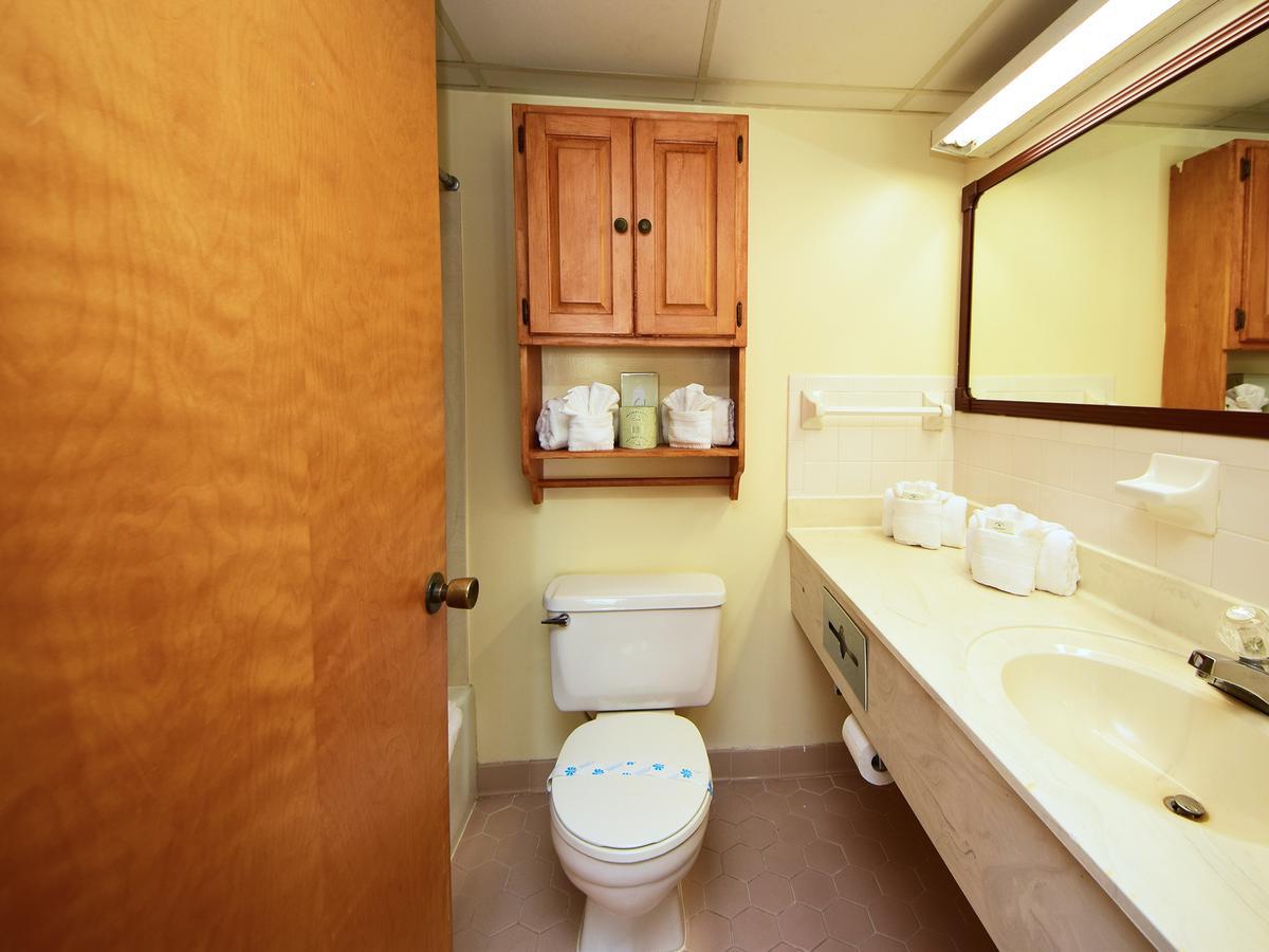 1 Room Side View 1 Queen Bed T9
