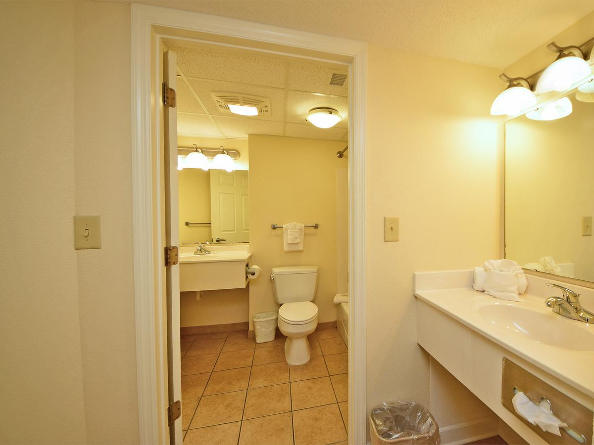 1 Bedroom 1 Bath Side-view Condo 1 King Wall Bed T31