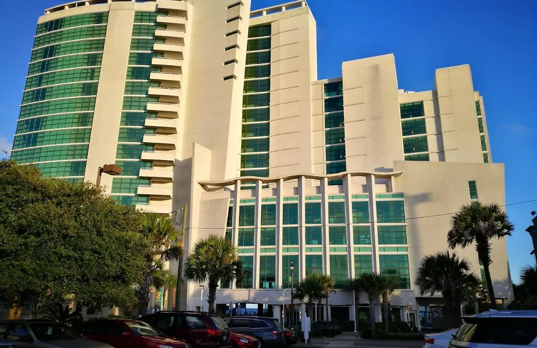 Deluxe Ocean Front One Bedroom Suite In Sandy Beach Resort-1