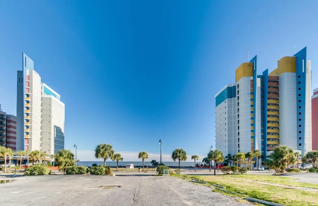 Oceanfront Condo With Private Balcony-1