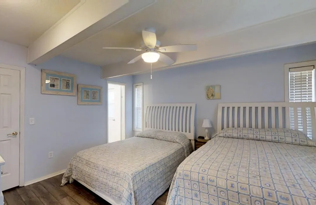 Large,Pool,Pool Table,Arcade,2 Golf Carts,6 Kayaks,Free Linen,Hot Tub,Near Beach-1