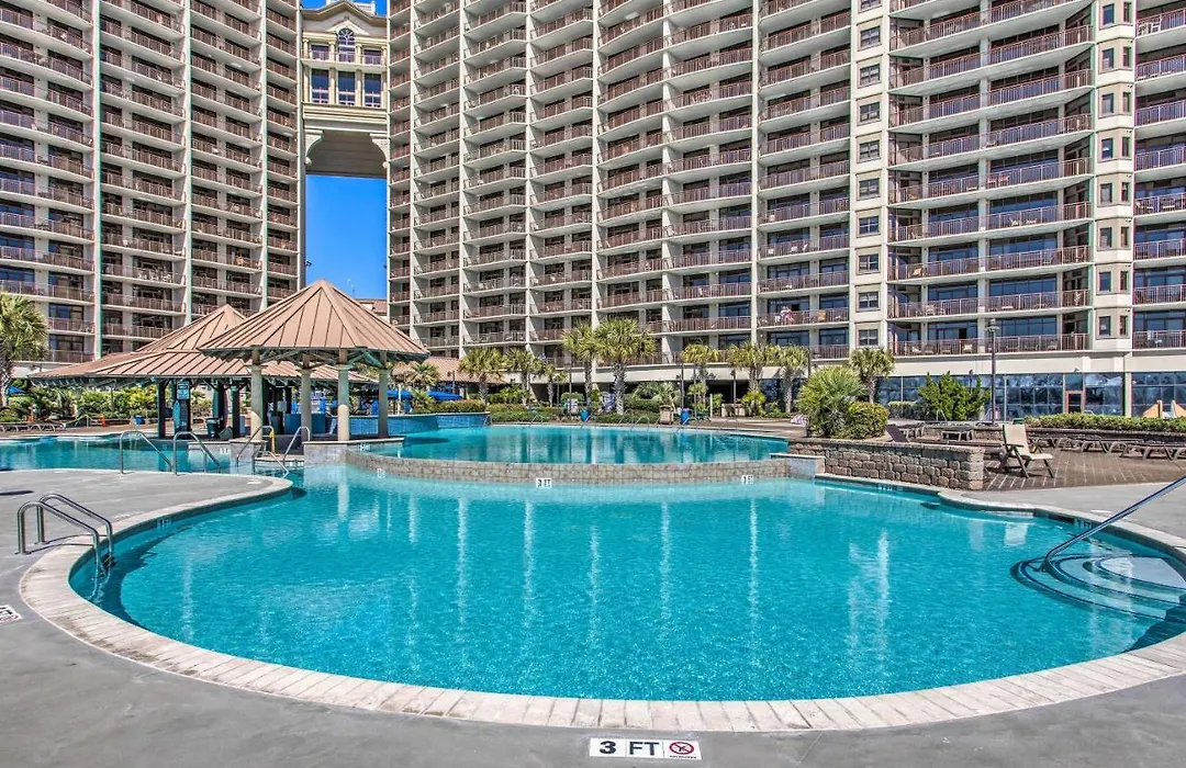 Resort Perks & Pools: Townhome By Barefoot Landing-1