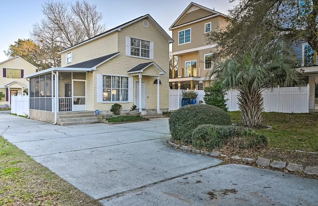 Myrtle Beach Cottage With Outdoor Shower And Yard-1