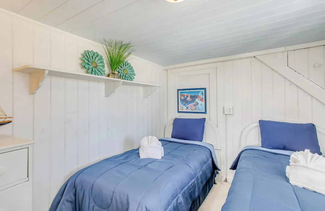 Walk To Pier: Coastal Gem W/ Views In Myrtle Beach-1