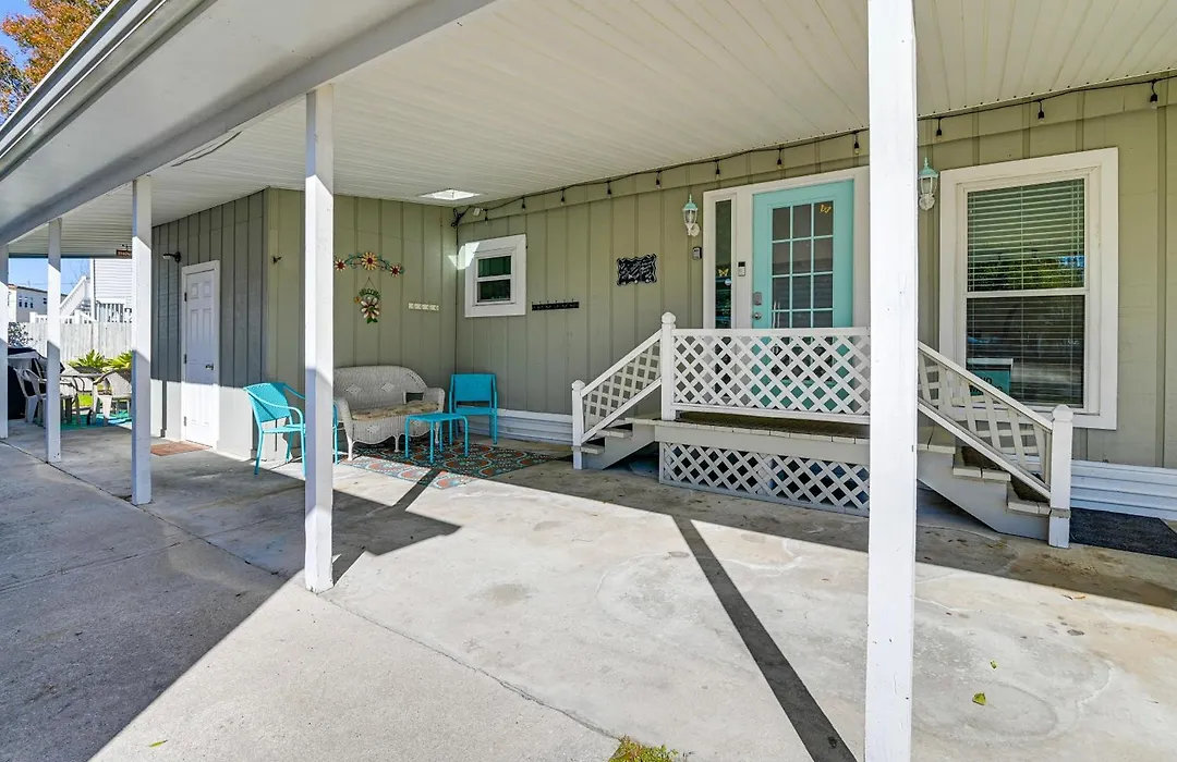 Walk To Ocean: Lovely Myrtle Beach Getaway!-1