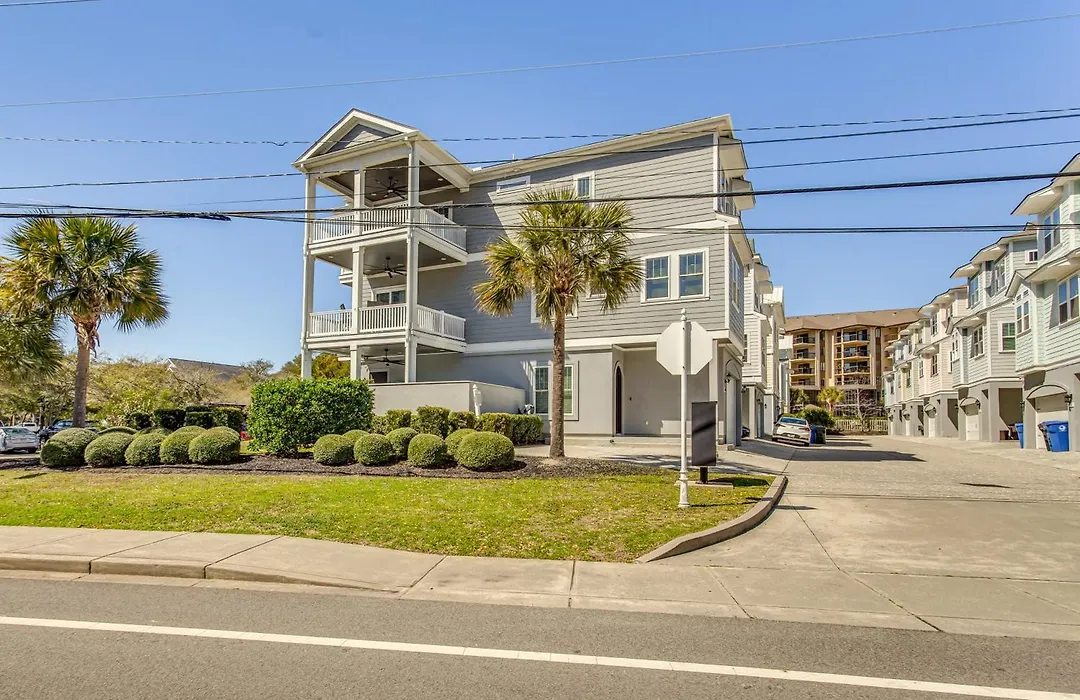Walk To Ocean: Myrtle Beach House W/ Hot Tub!-1