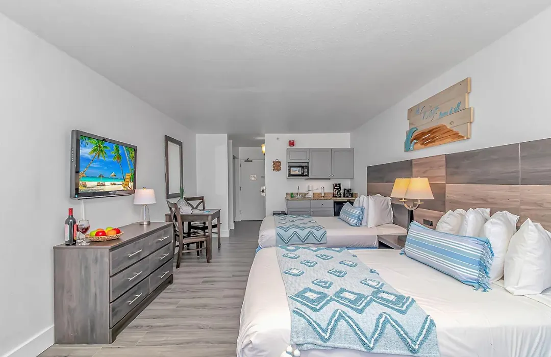 Ocean View Studio Landmark 907-1