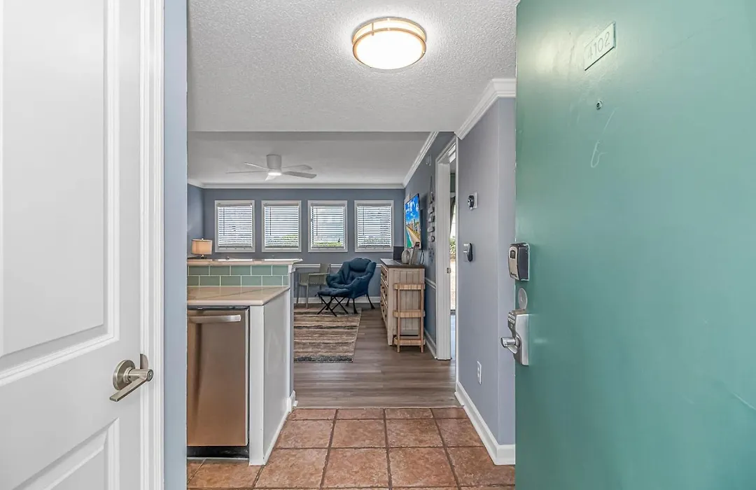Beachy First-Floor -1 Bed 1 Bath Condo - Myrtle Beach Resort 4102-1