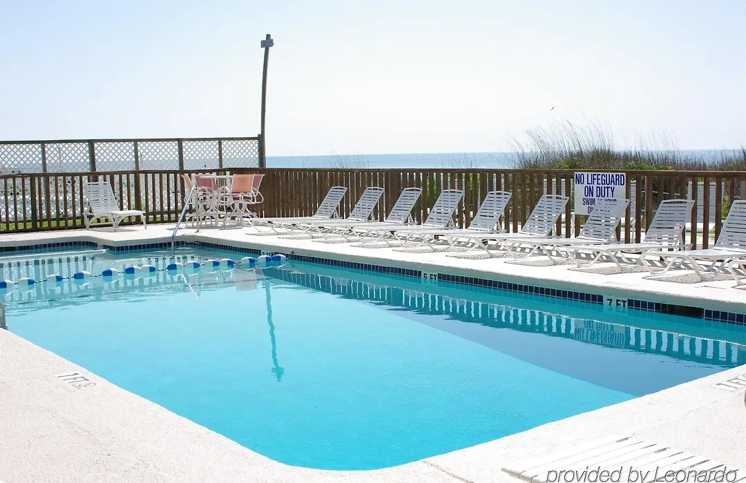 Castaway Beach Inn & Swim Up Bar-1