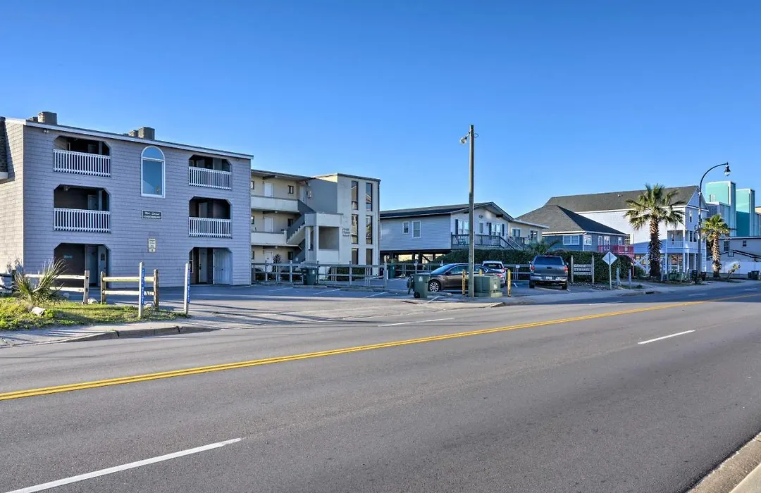 Oceanfront Gem With Deck In North Myrtle Beach-1