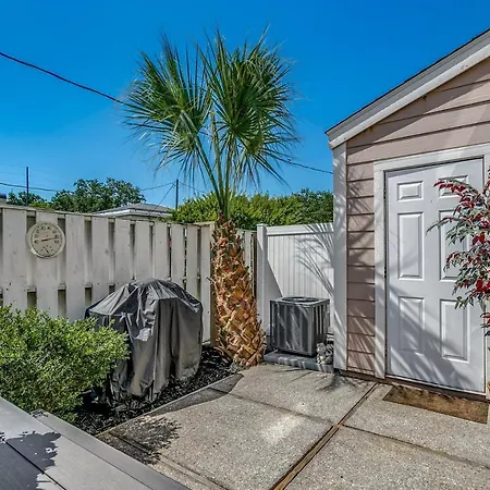 Family Friendly, 1 Block To Beach!-3