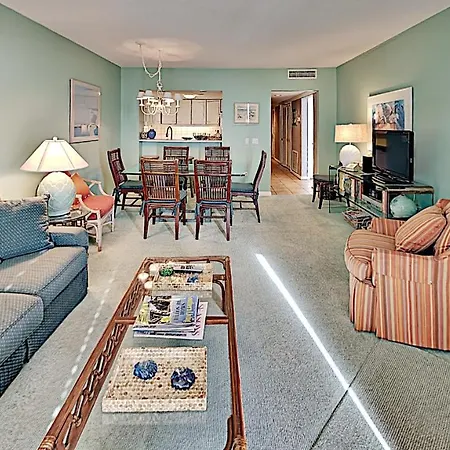 Home Away From Home! Bright Condo Amenities-3