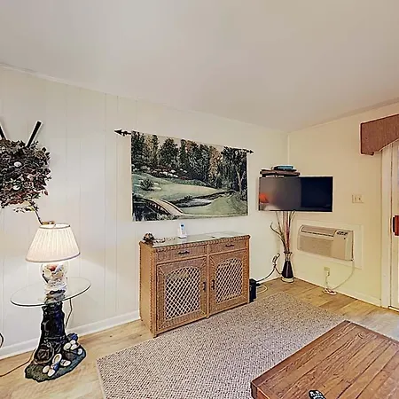 Mariners Cove B119 2Br 2Ba 2Nd Row Condo Near Popular Shore Drive - Winter Rental Friendly-2