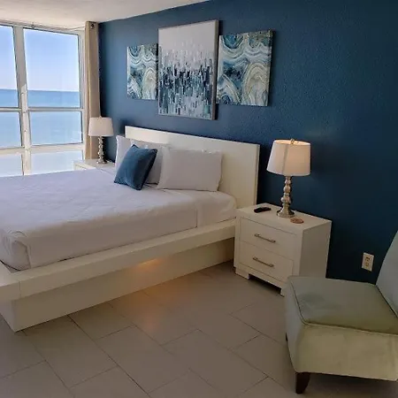 Newly Renovated Beachfront Studio Sun N Sand 1014-3