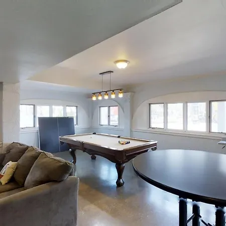 Large,Pool,Pool Table,Arcade,2 Golf Carts,6 Kayaks,Free Linen,Hot Tub,Near Beach-3