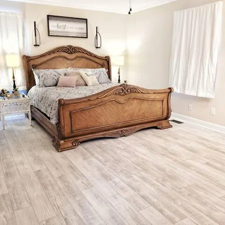 The Broadway Beach House- Pet Friendly!-3