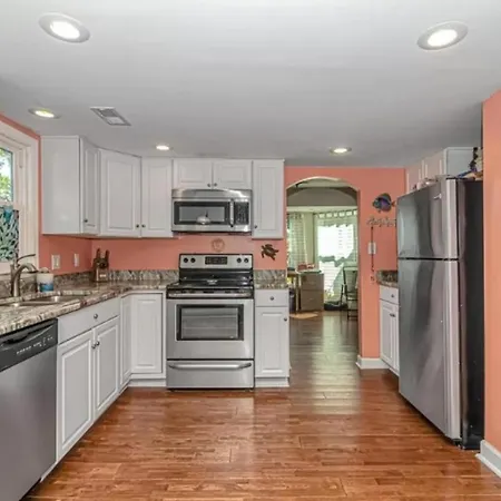 The Broadway Beach House- Pet Friendly!-2