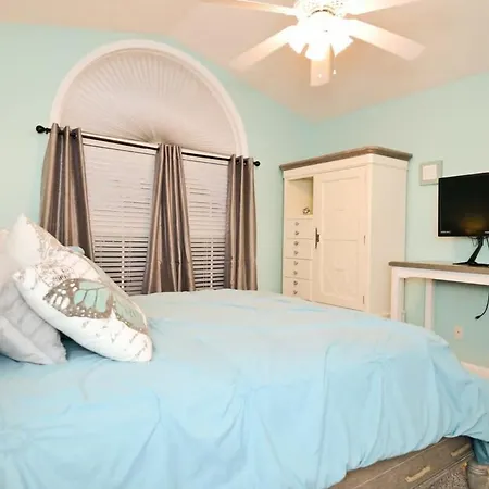 Beach Haven House With Pool And Hot Tub-3