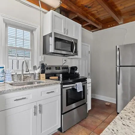 Cozy And Central 2Br Parking 2Min Walk To Beach-3