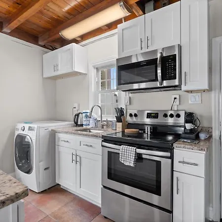 Cozy And Central 2Br Parking 2Min Walk To Beach-2