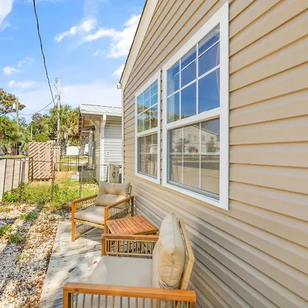 Feel At Home A 3 Minute Walk From The Beach-2