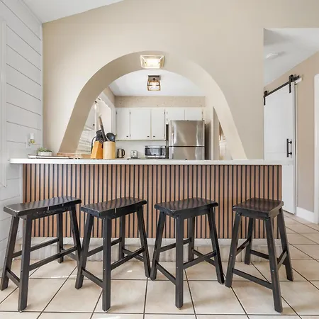 Feel At Home A 3 Minute Walk From The Beach-3