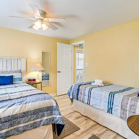 Walk To Ocean: Lovely Myrtle Beach Getaway!-2
