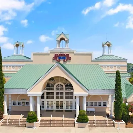 Seaside Condo W Hot Tub & Private Balcony-2