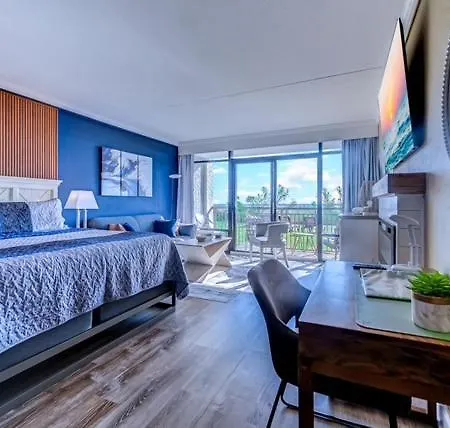Oceanfront Suite Grande Cayman 124-3