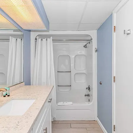 Oceanfront 1 Bedroom 2 Bath Suite Boardwalk 439-3