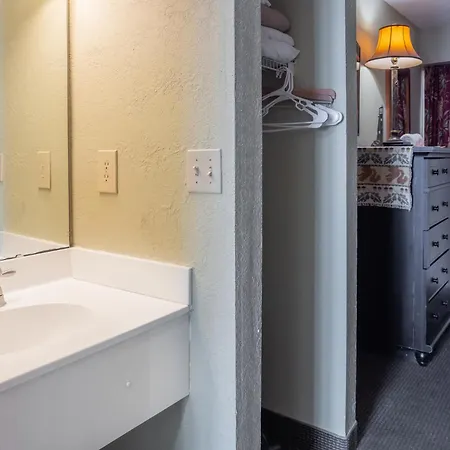 Oceanfront 1 Bedroom Sand Dunes 2626 Sleeps 6-2