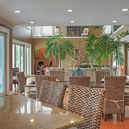 Spacious Lakefront Retreat W/ Fishing Dock & Deck!-3