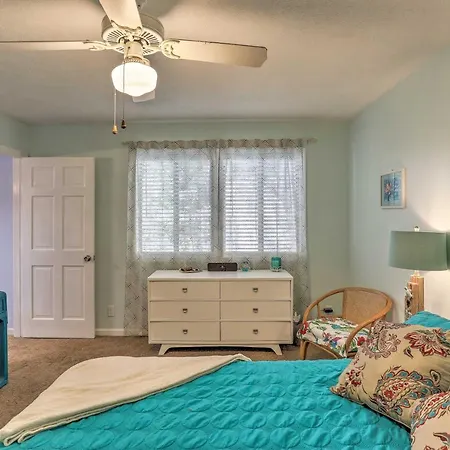 Walk To Ocean: North Myrtle Beach Townhome!-2